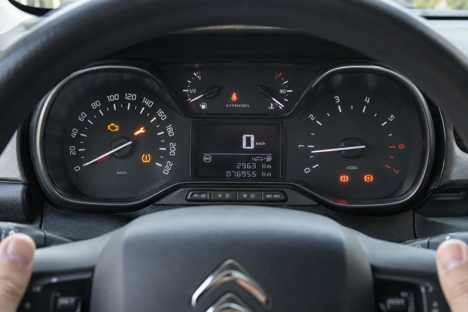 Voyant orange Citroën C3 : que signifie chaque pictogramme